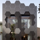 Maison Le nid d'abeilles étrange inspiré de Estar Móveis magasin au Brésil