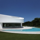 Maison Elliptique en forme de résidence en Espagne avec un caractère futuriste : Balint House