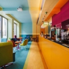 Maison Bistrot coloré en Pologne sur mesure pour s'adapter à des personnalités bohèmes