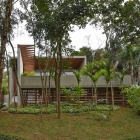 Maison Résidence moderne de Breezy couverte par une végétation luxuriante au Brésil