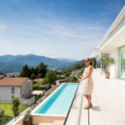 Maison Massive Silhouette blanche au-dessus de lac de Lugano, Suisse : Lombardo maison