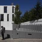 Maison Élégante demeure tout blanc, entouré d'espaces verts à Parede, Portugal