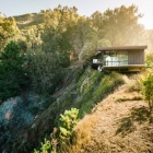 Maison Délicieusement façonnée par un paysage spectaculaire : tomber House à Big Sur, Californie