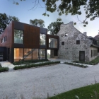 Maison Old Home répond à l'Architecture contemporaine : Bord-du-Lac maison au Canada