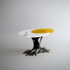 Meuble Joyeuse Table inspiration oeuf avec un Look Extravagant