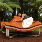 Meuble Audacieusement confortable : Flying Wave fauteuil par å Studio