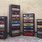 Meuble Charme Vintage capturé dans une armature métallique : valise tiroirs