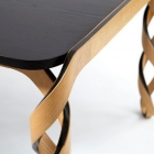 Meuble Table élégante avec jambes inspirés par la Structure de l'ADN