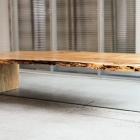 Meuble Table basse érable à la recherche d'origine avec verre jambe de John Houshmand