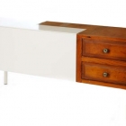 Meuble Mélange d'ancien et de nouveau : Duo Cabinet par Maak Design Studio
