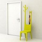 Meuble Combinant un cintre avec une chaise : pratique ou pas ?