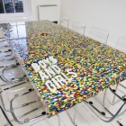 Meuble Table de salle de conférence cool faite de blocs LEGO