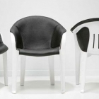 Meuble Transformer la chaise en plastique blanche