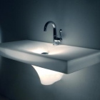 Salle de bain Lavabo s'illumine dans l'obscurité